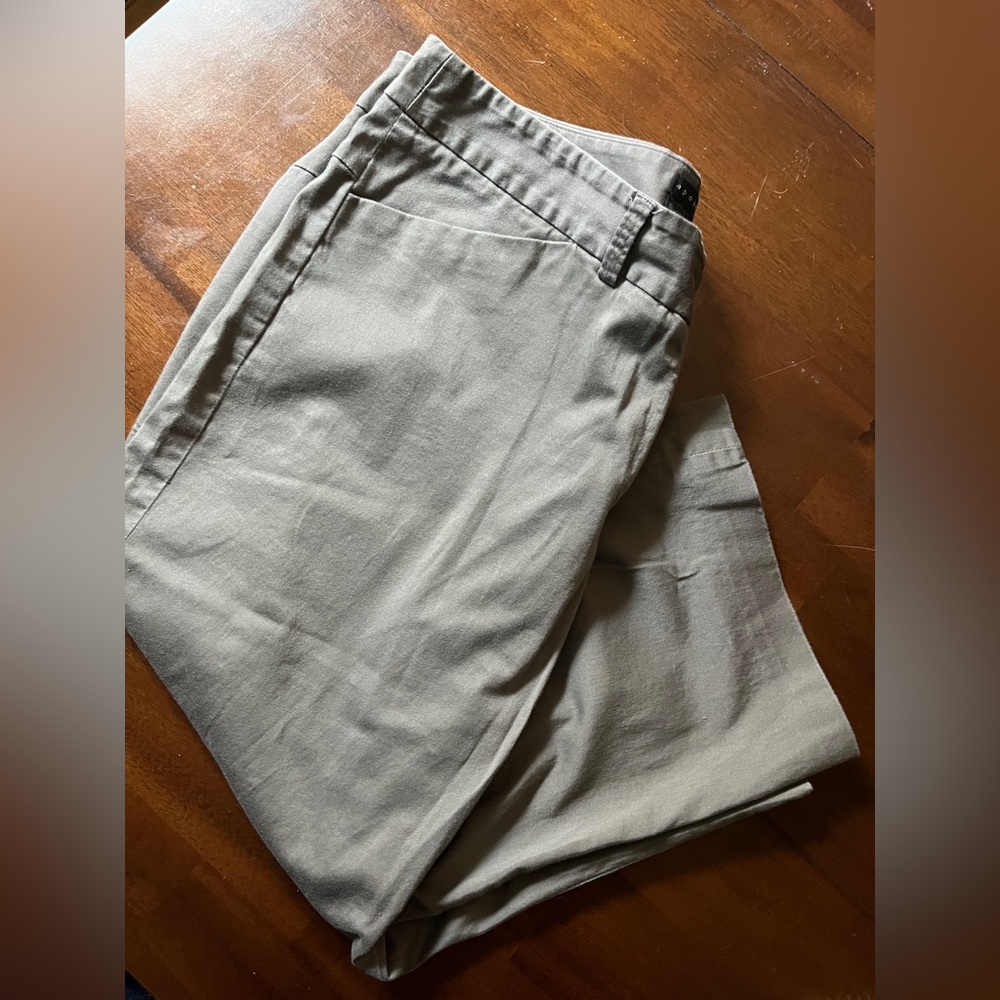 Apostrophe Khaki cropped capris